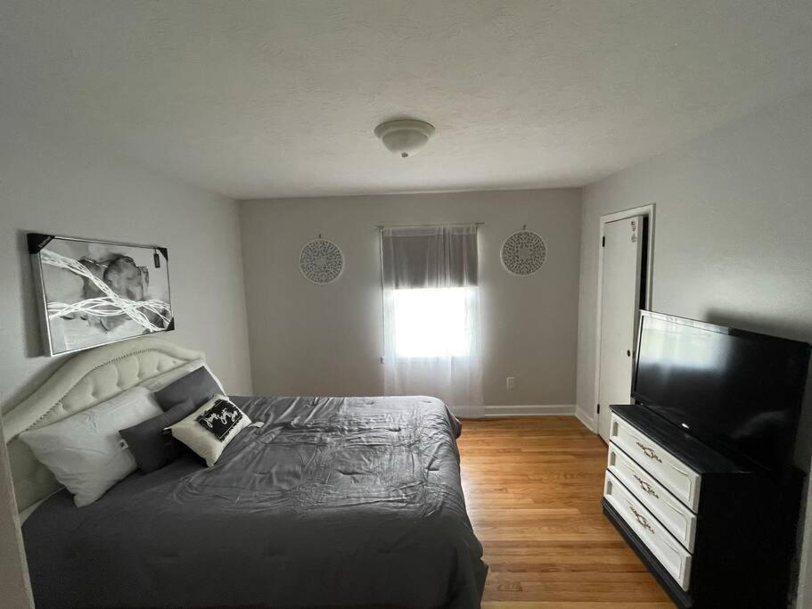 1 King/2queen Bd Next To Big Park