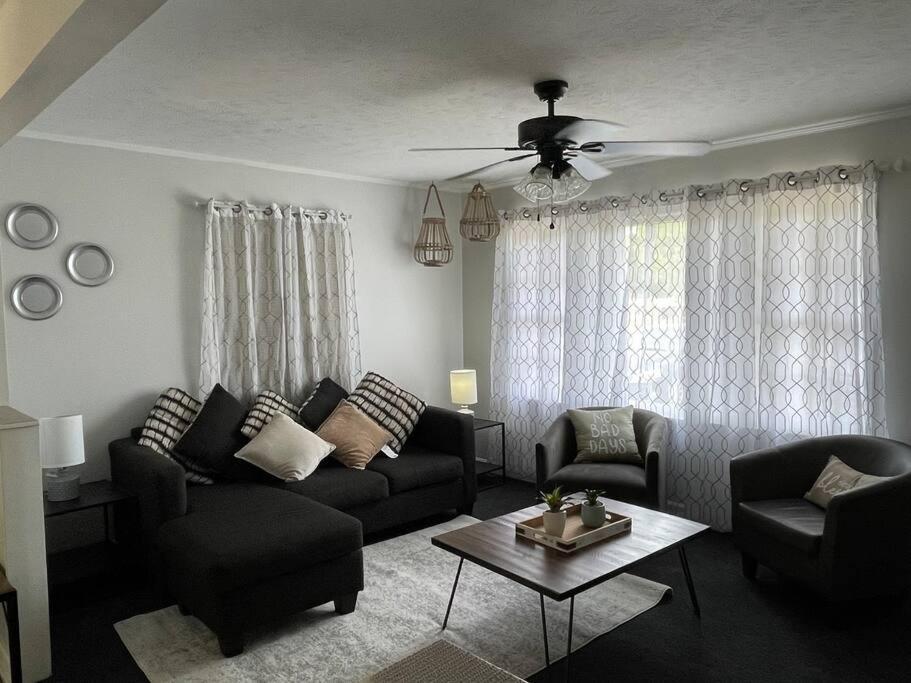 1 King/2queen Bd Next To Big Park Lexington